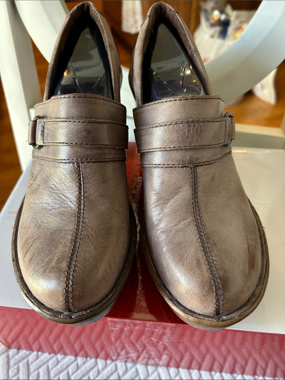 Born Women's Brown Leather Slip-On Heeled Loafers - Picture 2 of 7